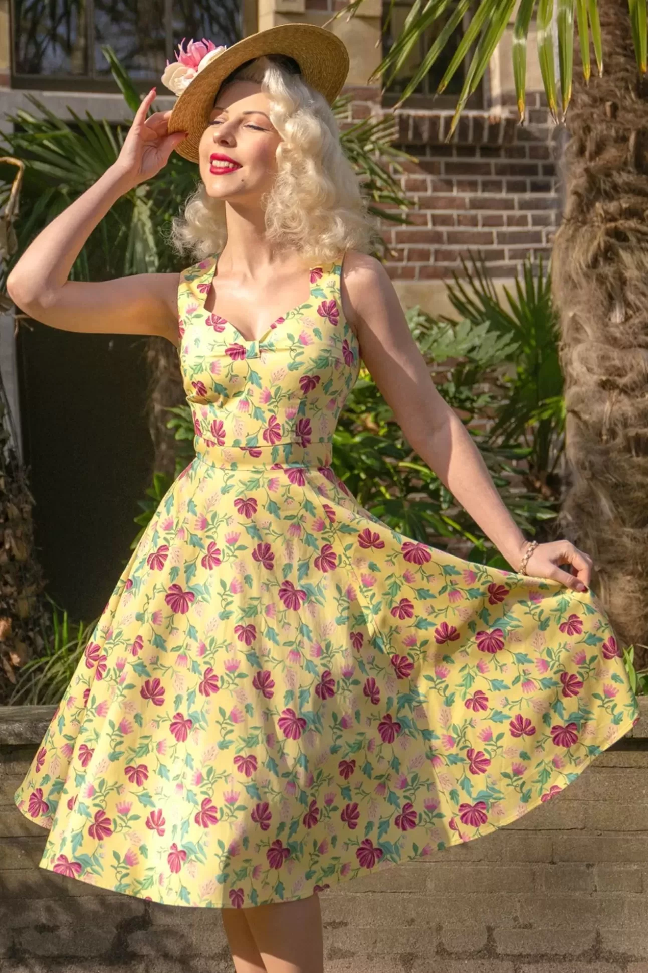 Plus Size Jurken Topvintage Boutique Collection Topvintage Exclusive Eliane Floral Swing Jurk In Lichtgeel Vintagein Spired
